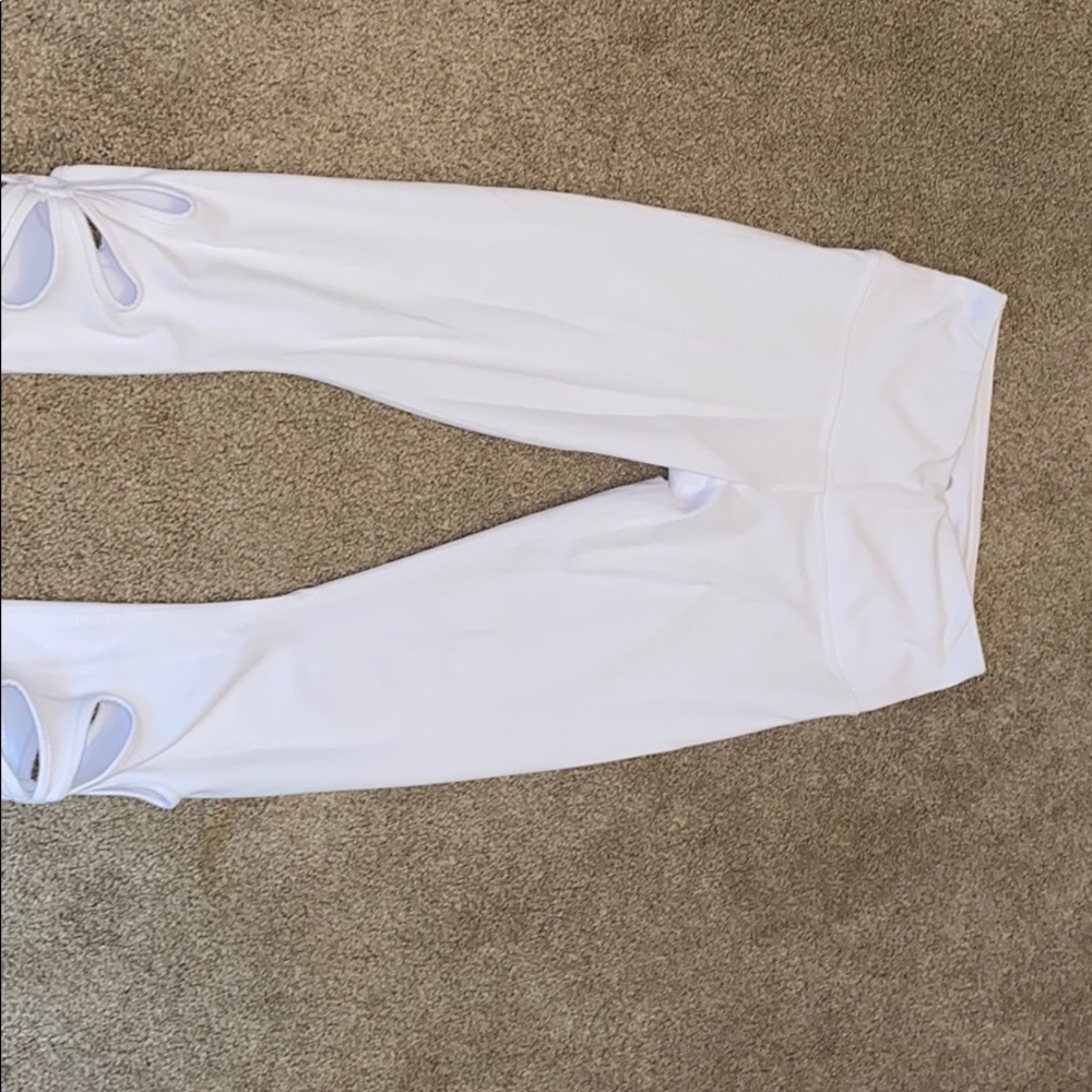 White crop leggings